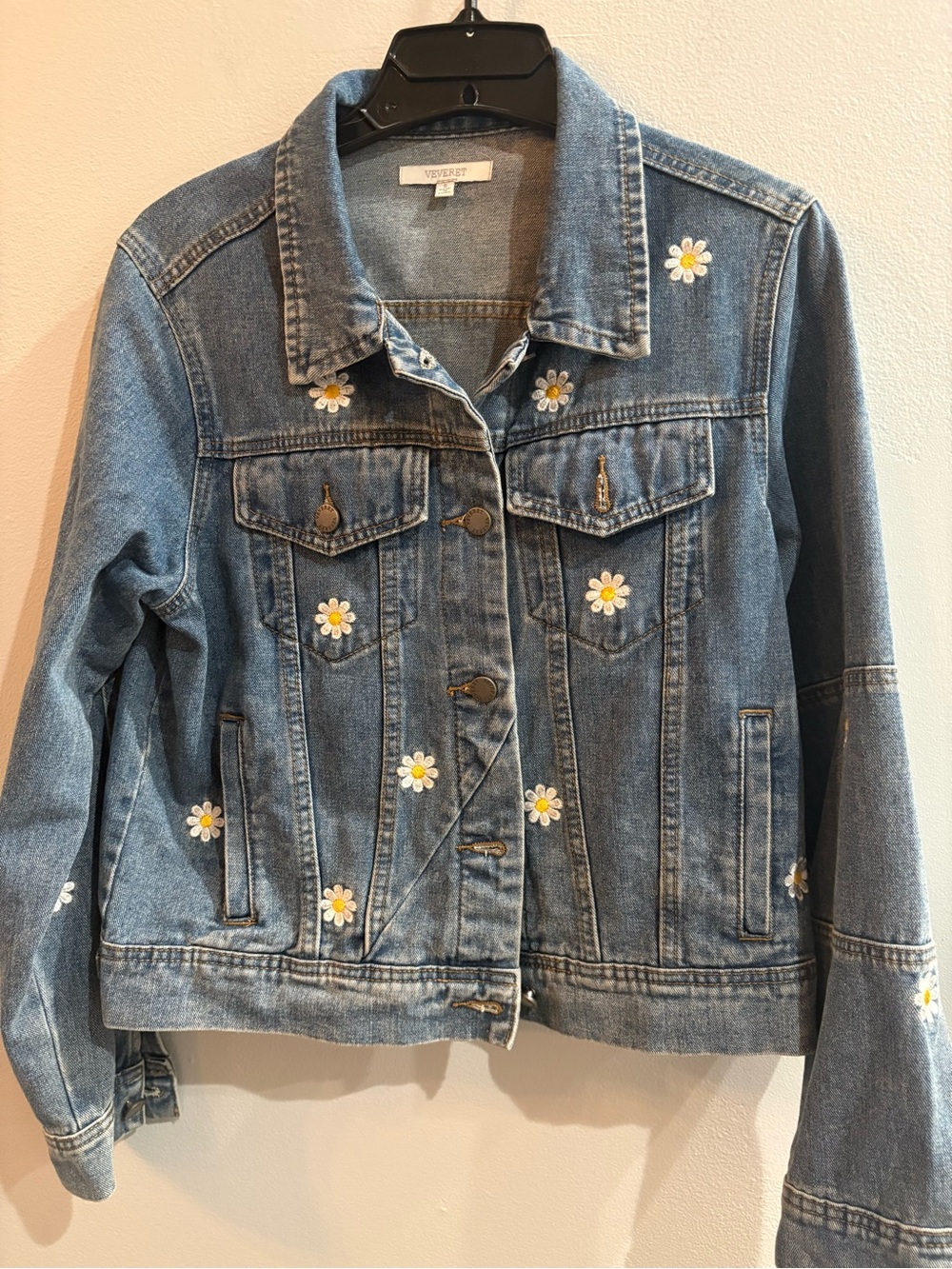 Veveret Embroidered Daisy Denim Jacket. Size Small